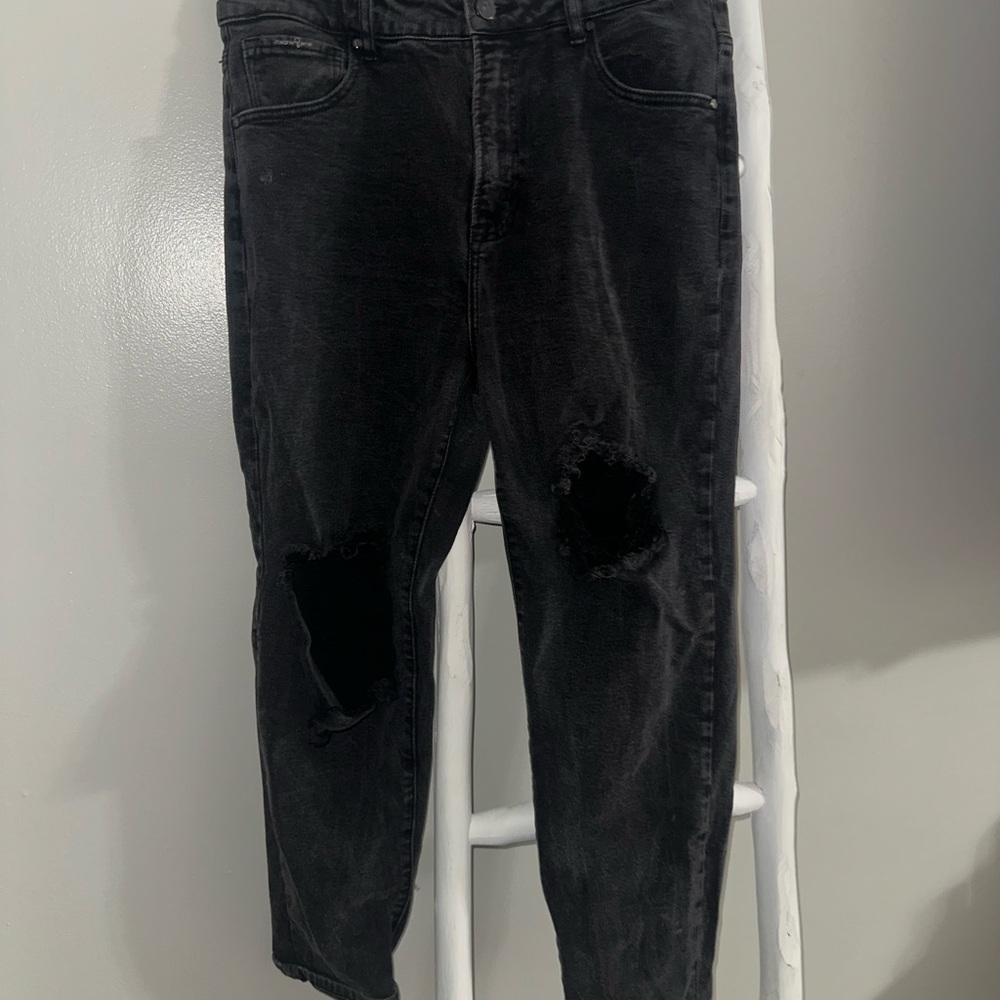 Black Distressed women’s Jeans